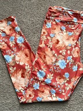 Women’s Honey & Lace Floral Leggings -Rust Red w/Light Blue Flowers